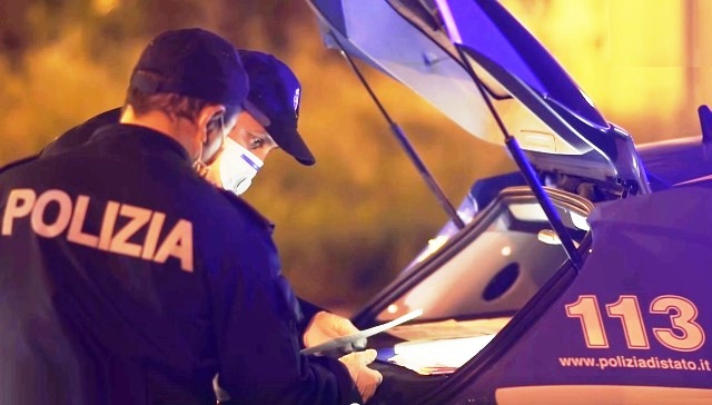 Coronavirus: chi esce da casa, nel modello di autocertificazione va indicato pure orario uscita